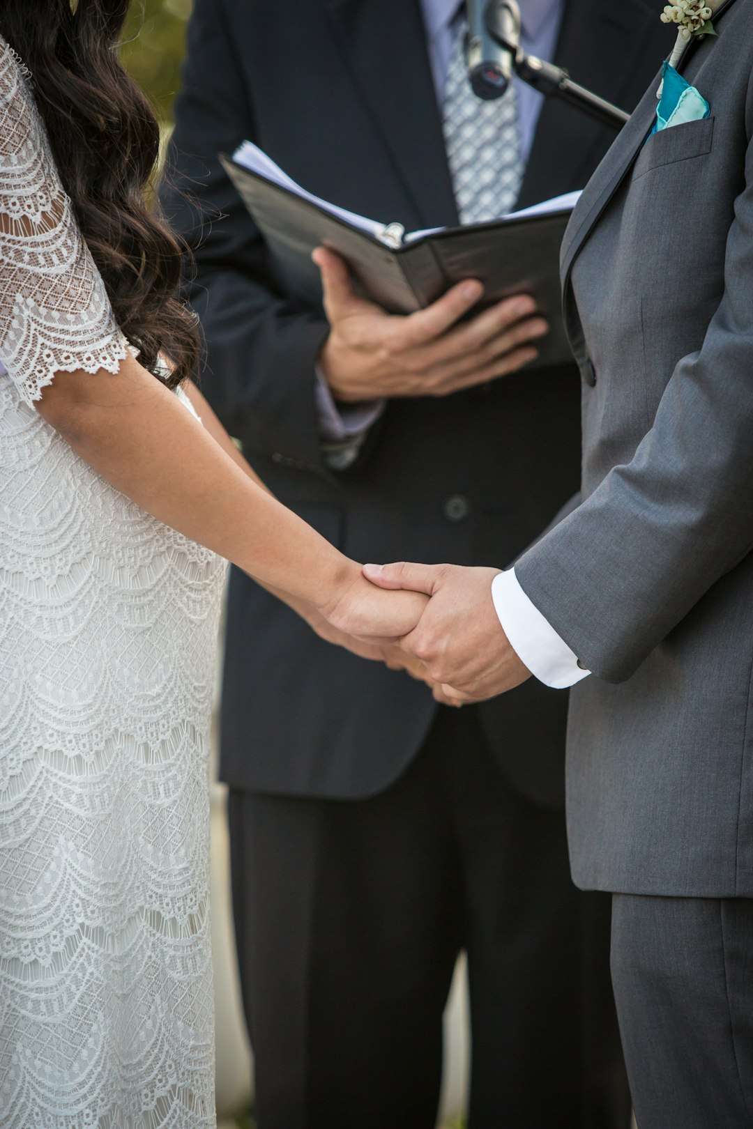 services-01 a-man-and-woman-holding-hands-kax1zpxb8tm